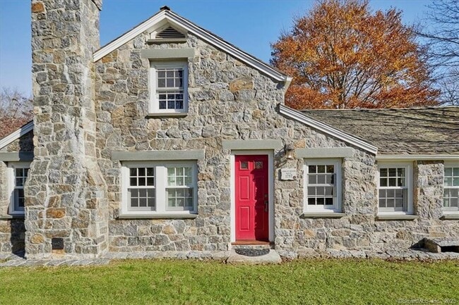 Building Photo - 860 Ridgefield Rd