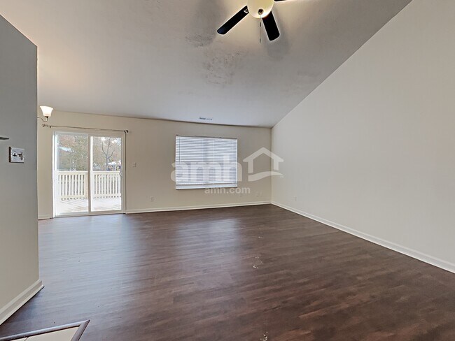 Foto del edificio - 770 Kingston Cir