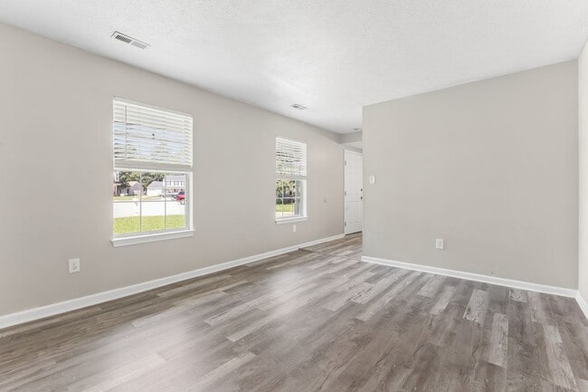 Building Photo - 5 Longleaf Ct