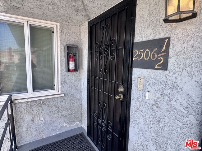 Building Photo - 2504 W 85th St