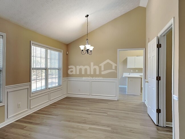 Foto del edificio - 725 Windsor Brook Ln