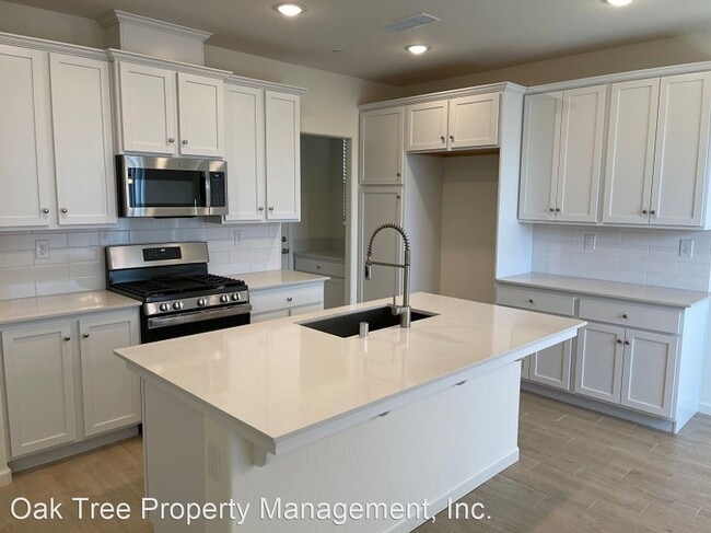 Building Photo - 3 br, 2.5 bath House - 6441 E. Meritage Drive