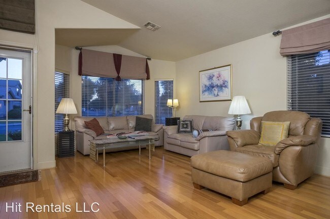 Building Photo - 4811 S Vista Pl