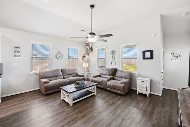 Foto del edificio - 14815 Rain Tree Dr