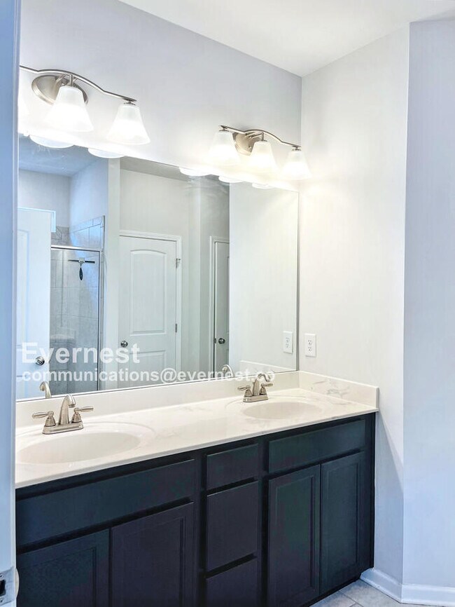 Foto del edificio - 2217 Silverton Dr