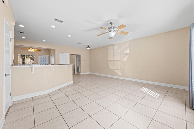 Building Photo - 528 Maple Ave