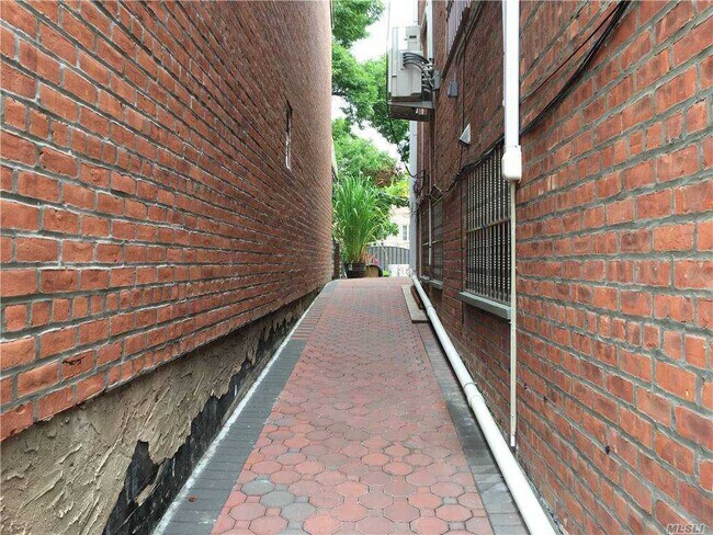 Building Photo - 150-44 78th Rd