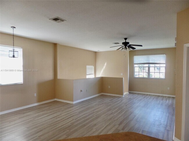 Foto del edificio - 13123 SW 44th St