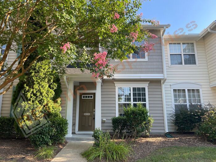 Foto principal - Fresh Paint Interior! Lovely 3 Bedroom 2.5...