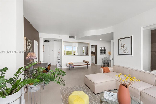 Foto del edificio - 4925 Collins Ave