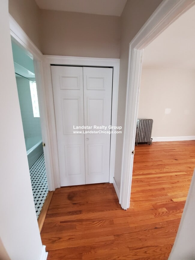 Building Photo - 830 Reba Pl