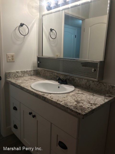 Building Photo - 2 br, 1 bath House - 215 Floyd Ave. #4