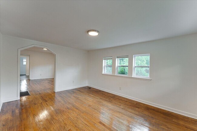 Foto del edificio - Charming Craftsman Bungalow — 727?N?Holly?...