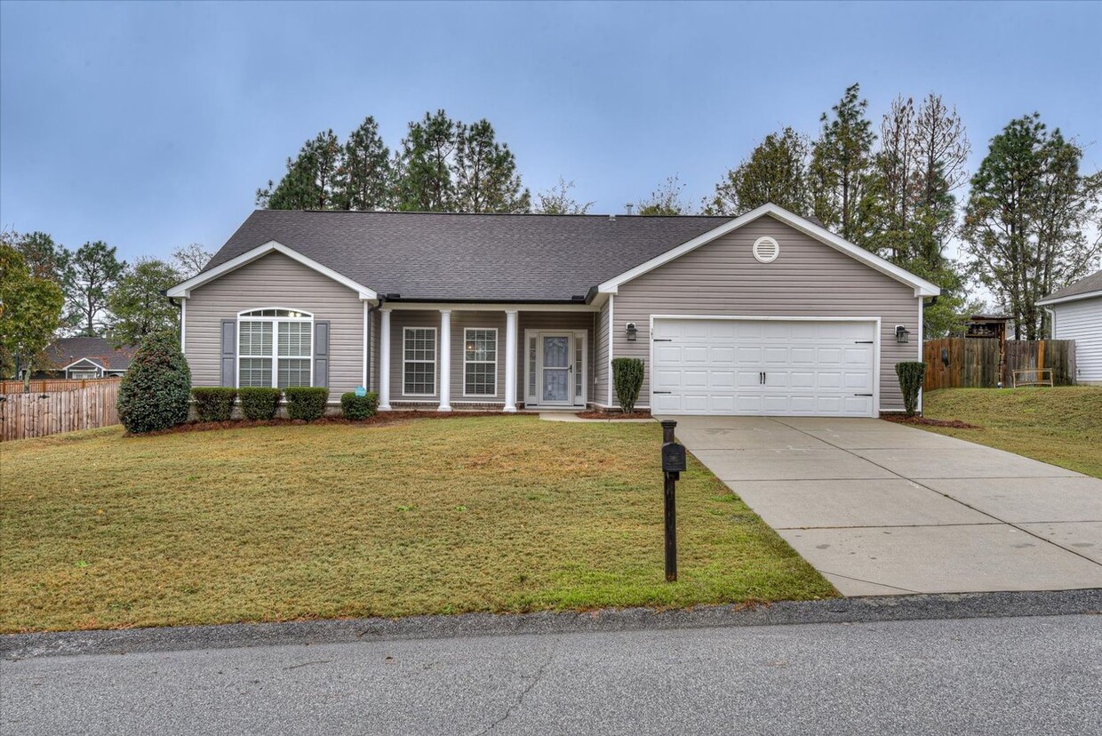 Foto principal - Beautiful Home in North Augusta