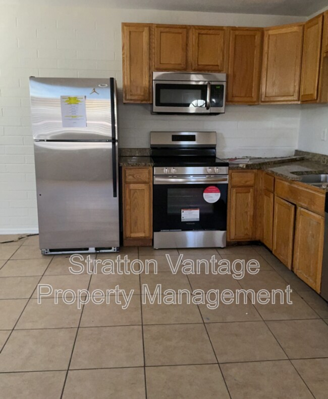 Building Photo - 2747 E Mobile Ln