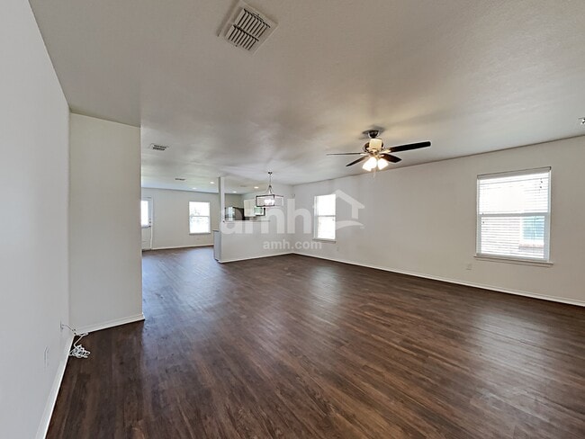 Foto del edificio - 16617 J Cheshier Ct