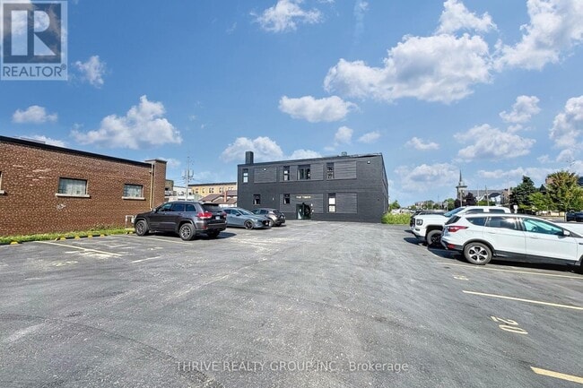 Building Photo - 16-16 Hincks St