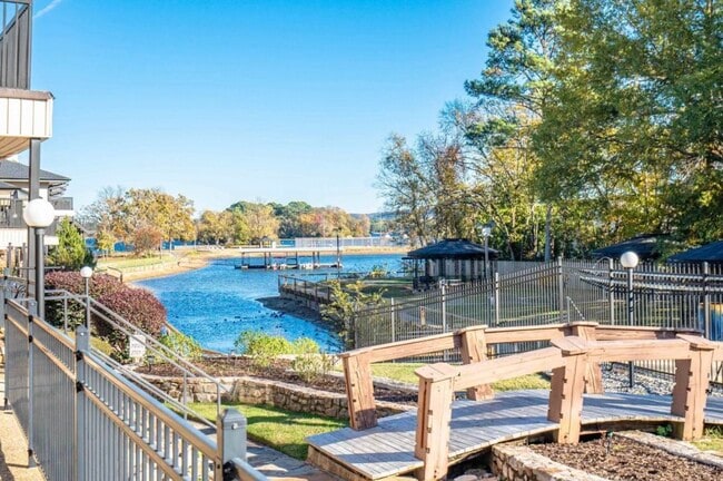 Foto del edificio - 5371 Central Ave