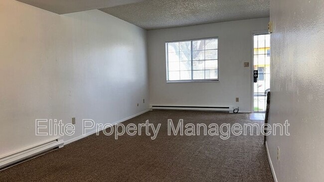 Foto del edificio - 25 Royal Crest Dr