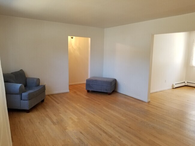 Sala de estar: 5,5 x 13 - 123 Meyer Oval