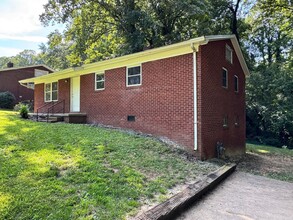 Building Photo - 734 Vale St