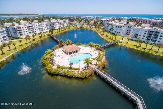 Foto del edificio - 8891 Lake Dr