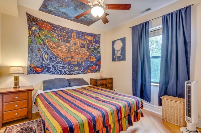 Foto del edificio - Great 2 Bedroom Unit in a Beautiful building