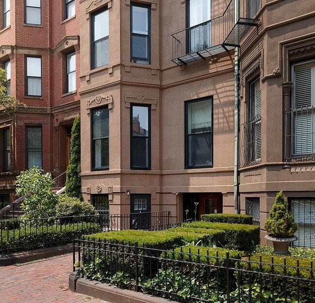 Building Photo - 119 Marlborough St