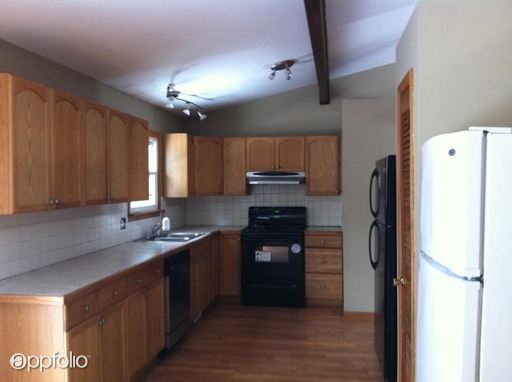 Building Photo - 2111 Romence Dr NE