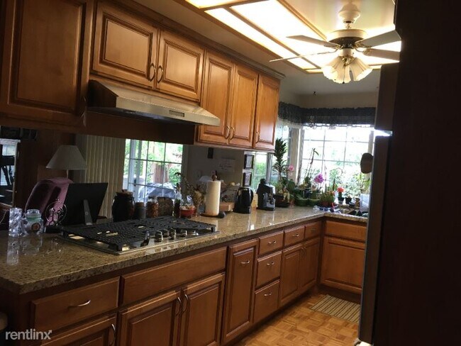 Building Photo - 9569 Thunderbird Dr