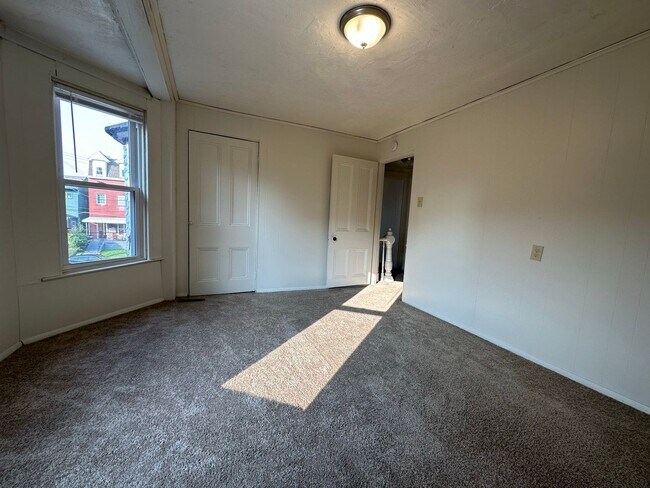 Foto del edificio - Stunning One Bedroom in Oakland! Second Floor Unit, Ample Natural Light & More!! Call Today!