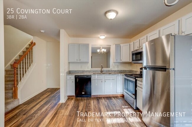 Building Photo - Spacious 3 Bedroom Town Home