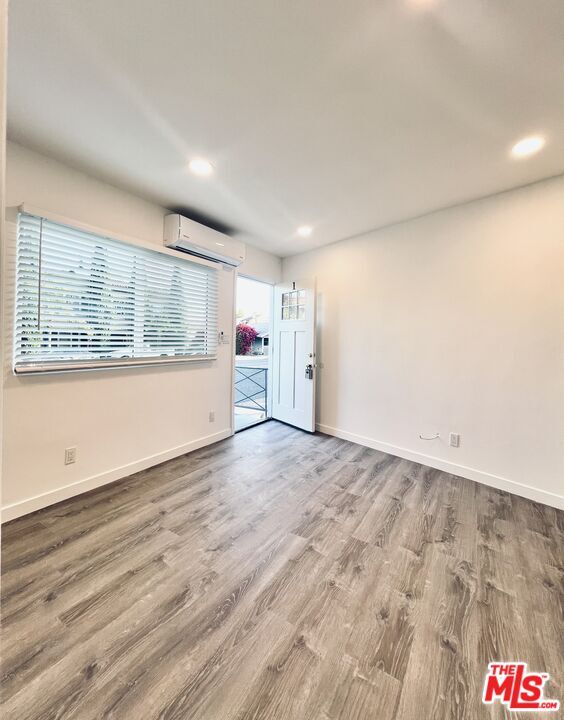 Foto del edificio - 421 E Chevy Chase Dr