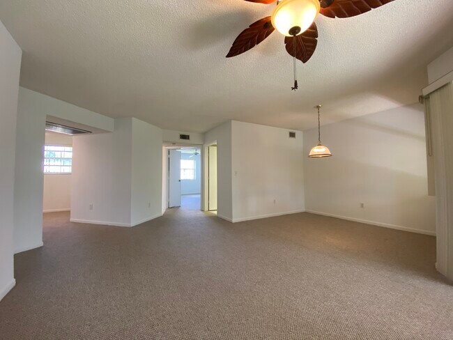 Building Photo - 2242 SE 27th Dr