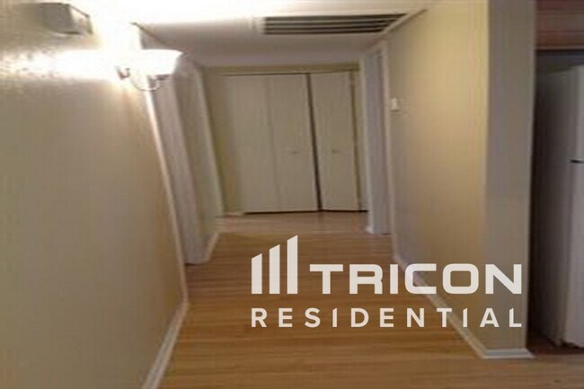 Foto del edificio - 3224 N Woodburne Dr