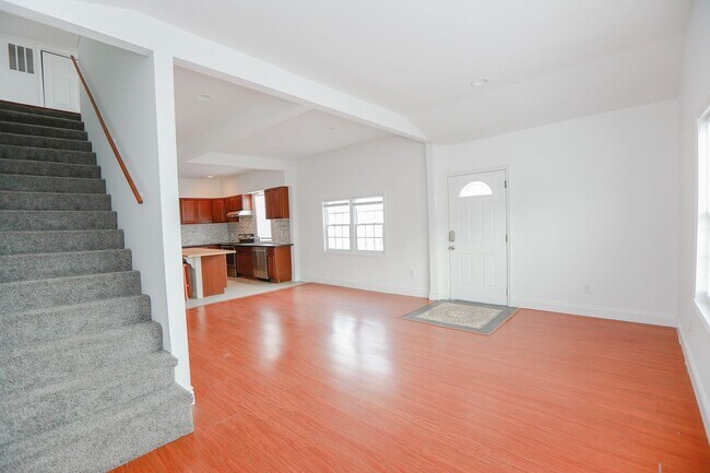 Building Photo - 1033 E Ocean View Avenue