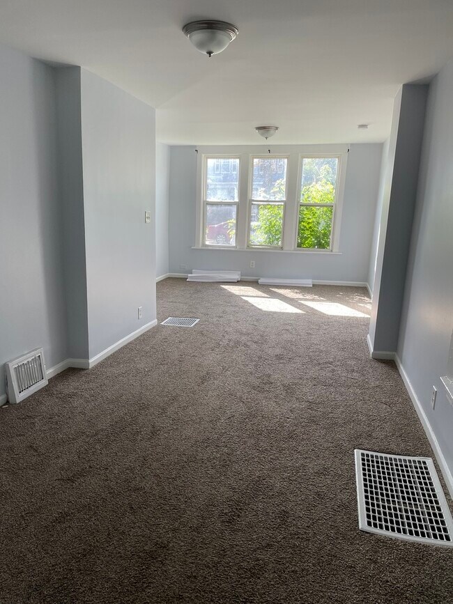 Building Photo - 21 Forest Ave