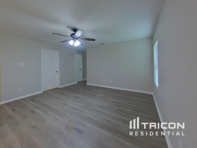 Building Photo - 10122 Cerritos dr