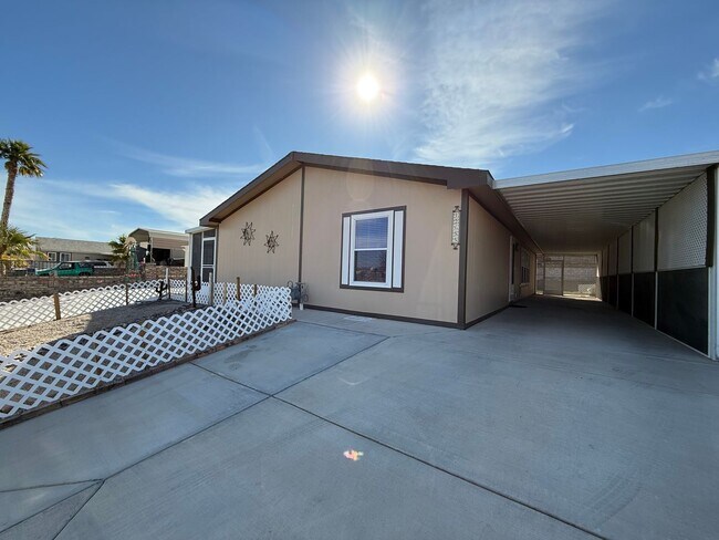 Building Photo - Move In Ready - Spacious Manufactured Home in Foothills!