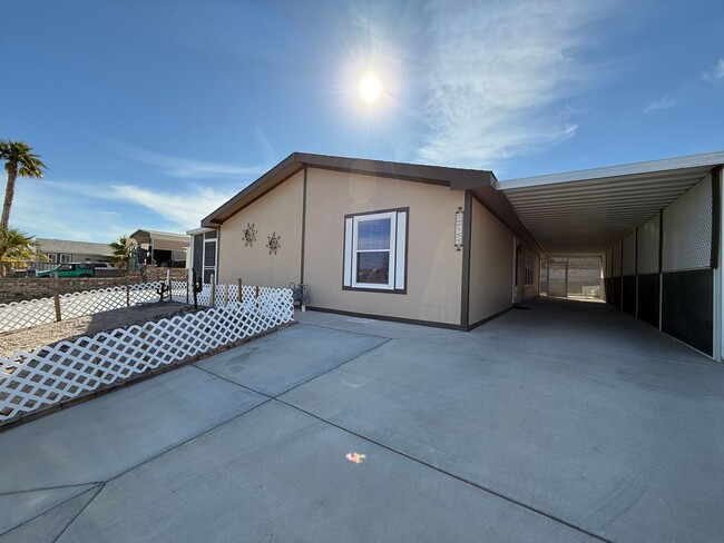 Building Photo - Move In Ready - Spacious Manufactured Home...