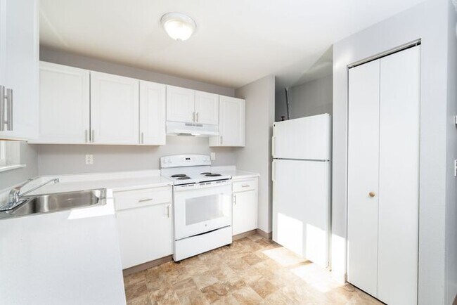 Building Photo - 1st MONTH RENT FREE!! 2 bedroom 5 minutes from downtown and Pets OK!!!
