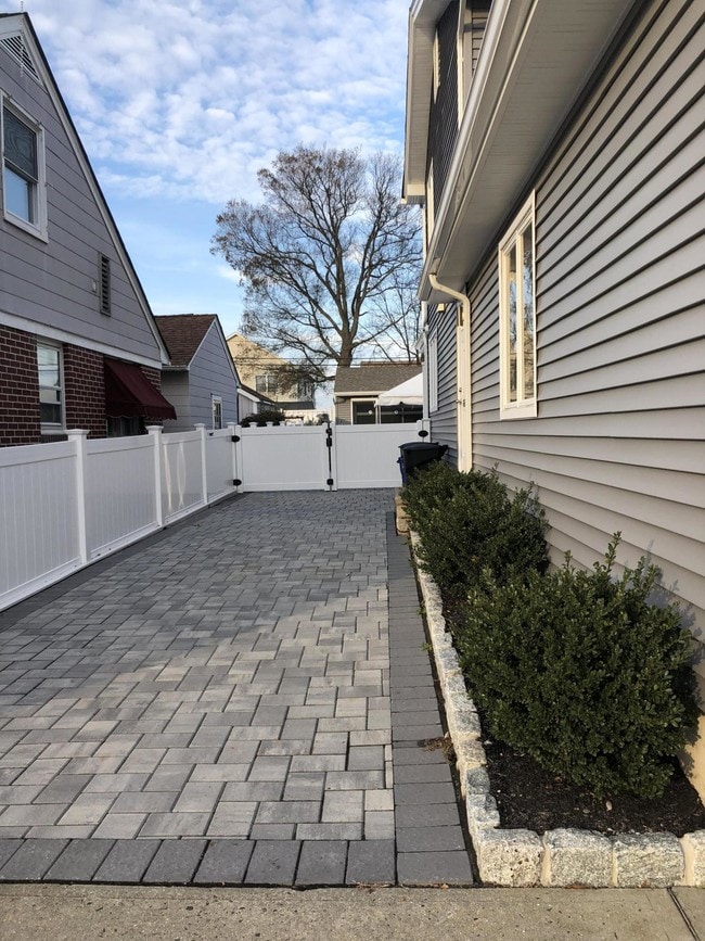 Building Photo - 308 9th Ave