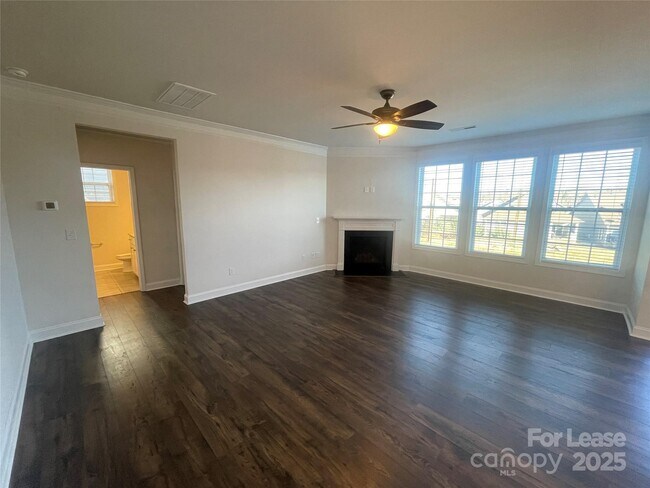 Foto del edificio - 3025 Burnello Ct