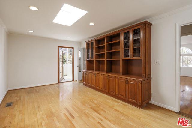 Building Photo - 6686 Drexel Ave