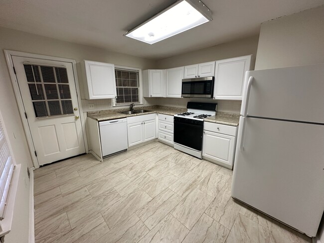 Kitchen - 195 N Etowah Dr