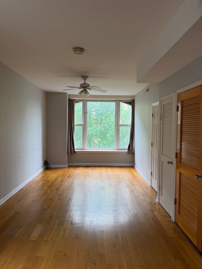 Photo - 1368 W Evergreen Ave Apartment