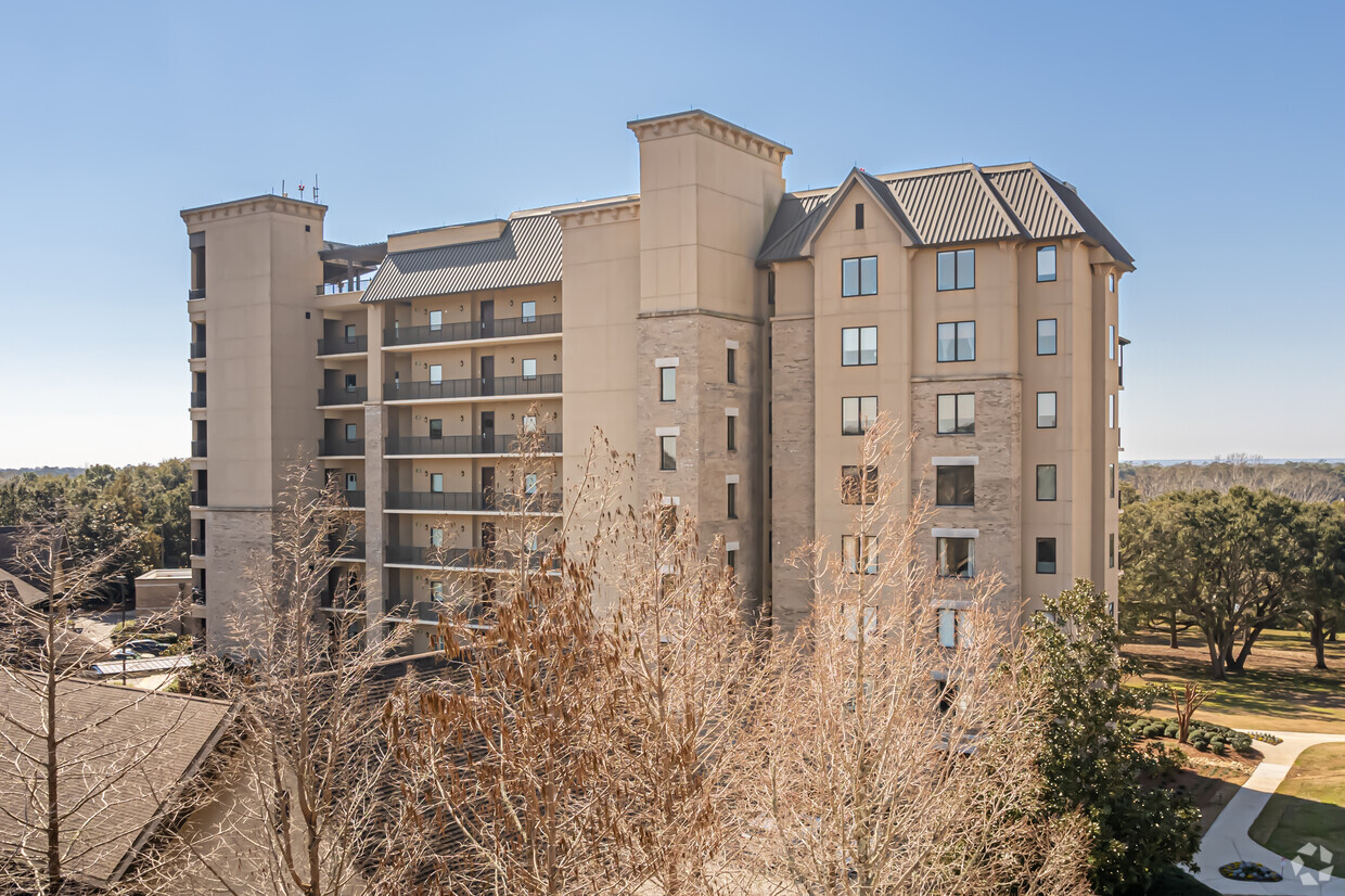 Building Photo - The Colony at the Grand