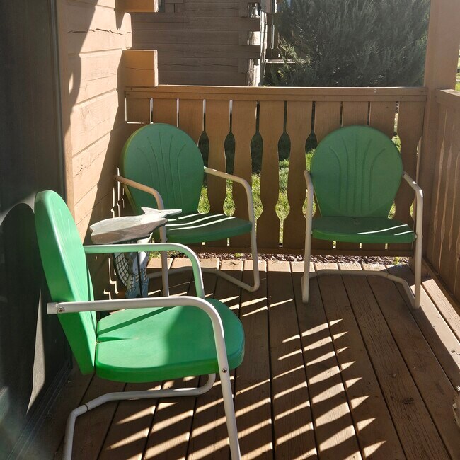 Porche - 424 Overlook Ct