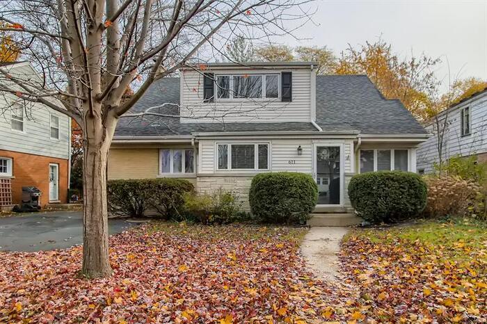 Primary Photo - 611 S Arlington Heights Rd