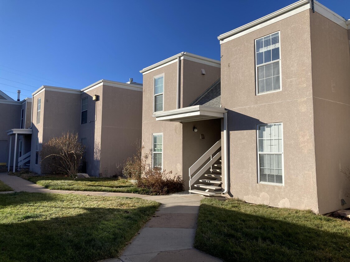 Primary Photo - 3440 Parkmoor Village Dr